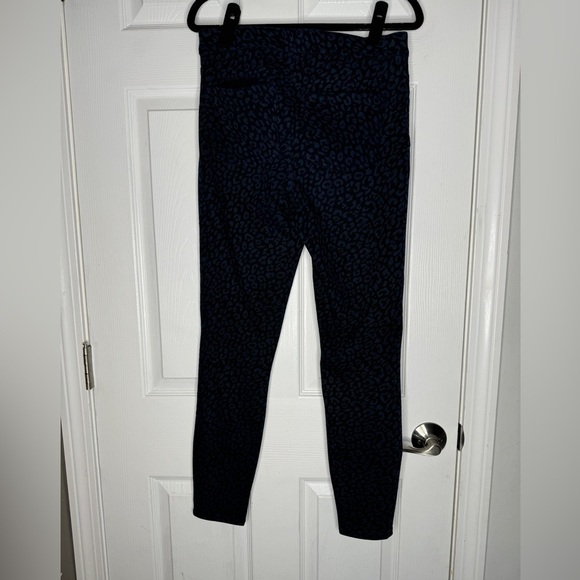 Spanx Jean-ish Blue Leopard Print Pull On High Rise Leggings
Size Medium - Picture 4 of 8